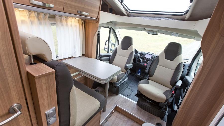 Интерьер Weinsberg CaraCompact 2015 года  (фото 2 из 13)